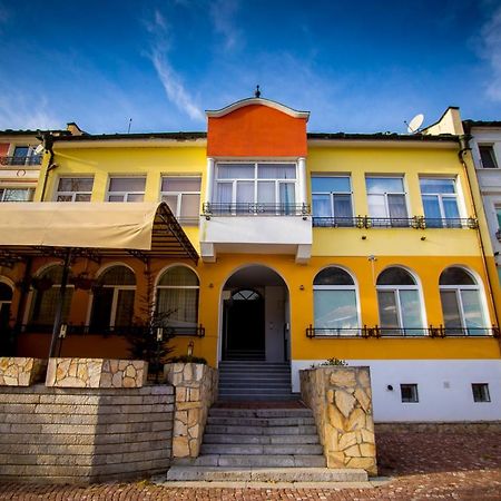 Old City Square Apartment Lovech Dış mekan fotoğraf