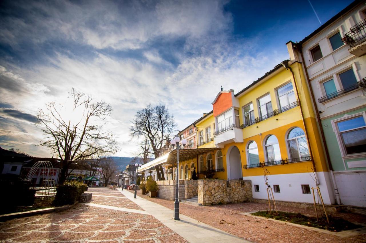 Old City Square Apartment Lovech Dış mekan fotoğraf